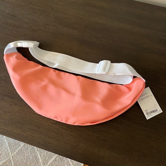 NWT Fanny Pack - Picture 6 of 6